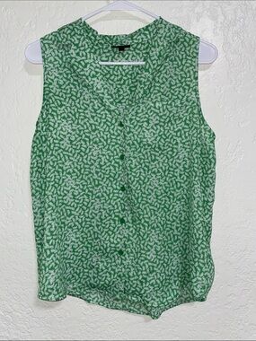 Who What Wear Green and White Leaf-Print Sleeveless Blouse
